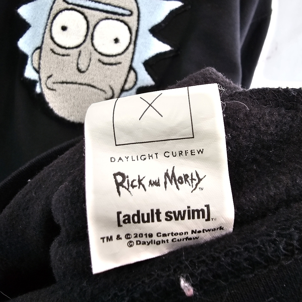 Daylight Curfew Rick & Morty Sweatshirt Mens Large Black Crew Adult Swim - Picture 10 of 12